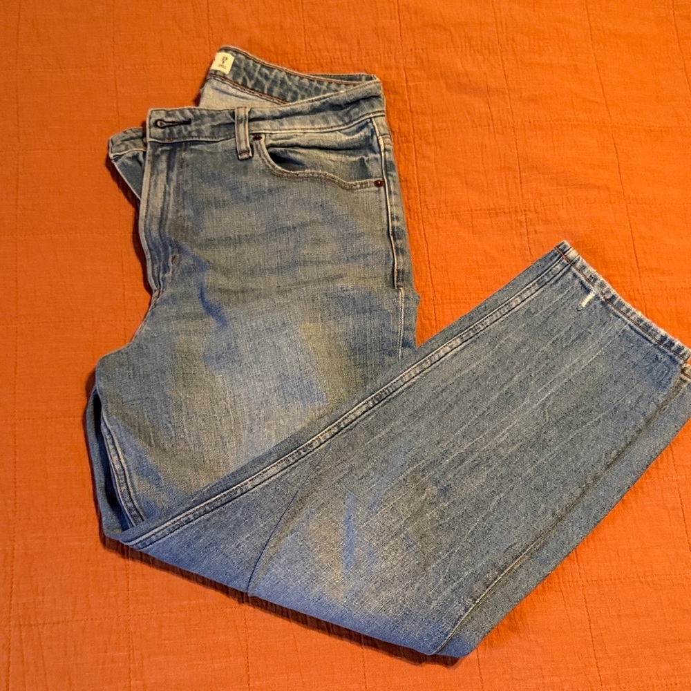 Abercrombie & Fitch Mid-Wash Cropped Jeans